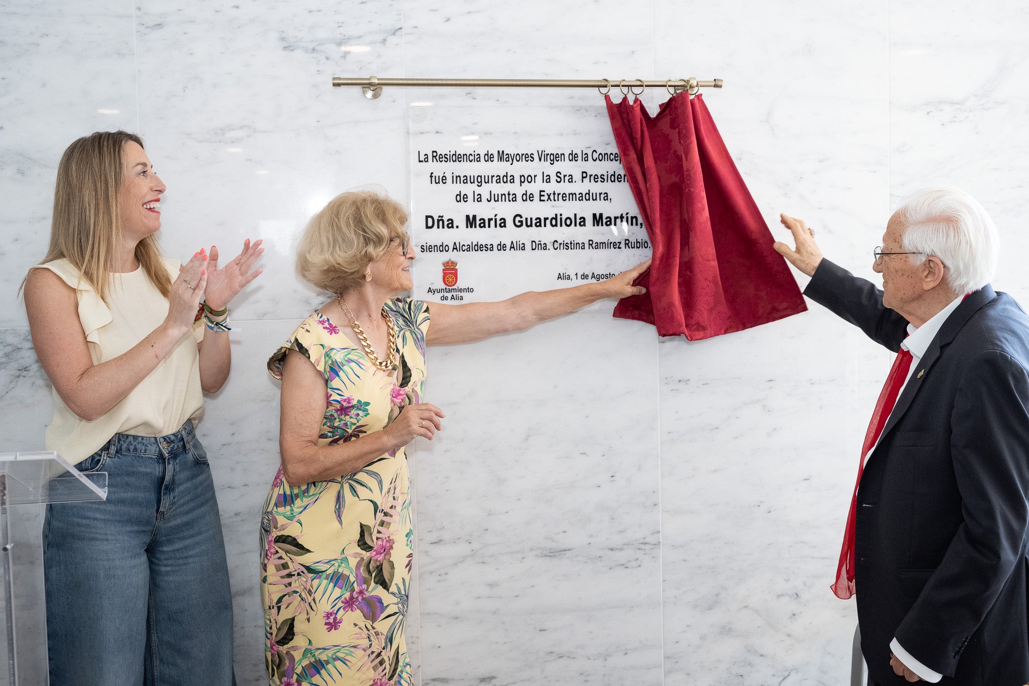 María Guardiola inaugura la residencia de Alía, un "ejemplo de colaboración" para el cuidado de las personas mayores y dependientes María Guardiola inaugura la residencia de Alía, un "ejemplo de colaboración" para el cuidado de las personas mayores y dependientes
