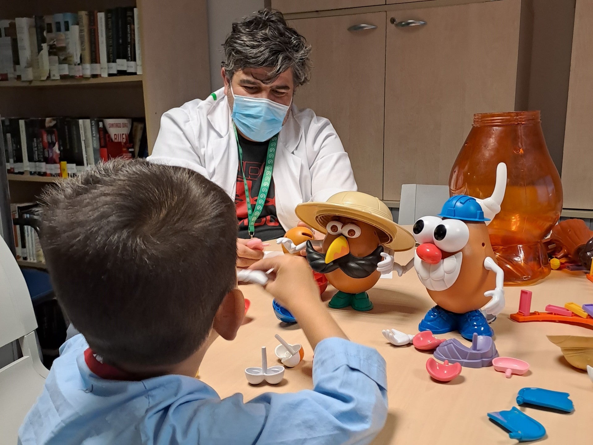 Los niños y niñas del hospital disfrutan de la Escuela de Verano Los niños y niñas del hospital disfrutan de la Escuela de Verano