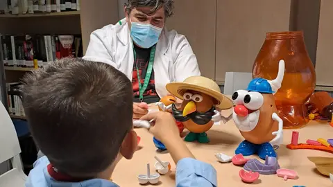 Los niños y niñas del hospital disfrutan de la Escuela de Verano Los niños y niñas del hospital disfrutan de la Escuela de Verano