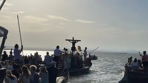 Momento de la romería en la Albufera el pasado año Momento de la romería en la Albufera el pasado año