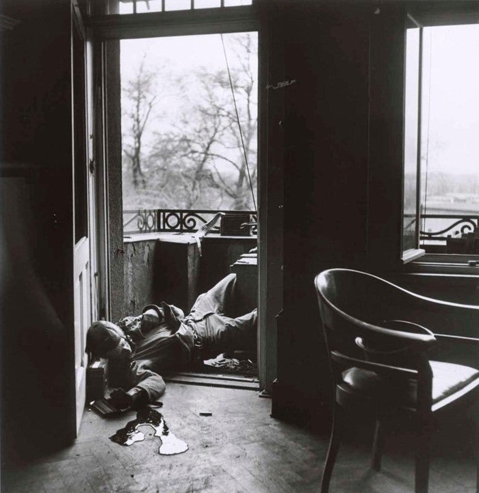 La imagen del último hombre en morir, fotografía de Robert Capa La imagen del último hombre en morir, fotografía de Robert Capa