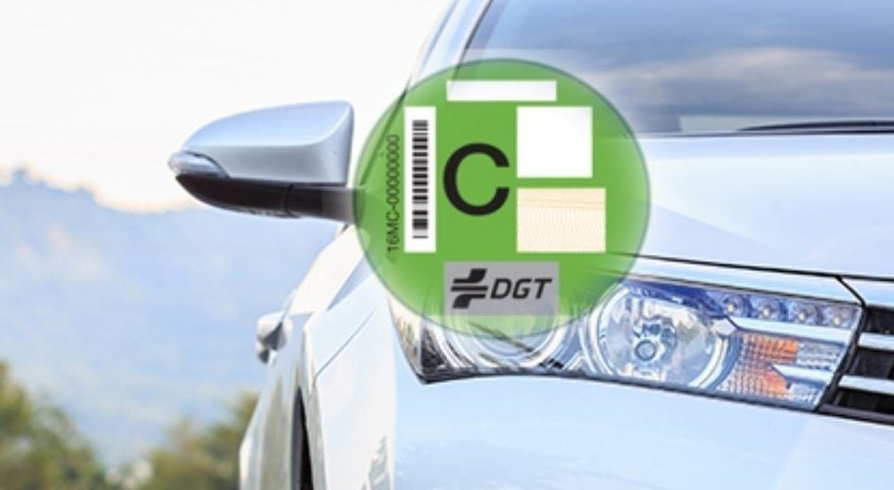 Errores en la etiqueta medioambiental de la DGT: los coches que pueden cambiarla. Errores en la etiqueta medioambiental de la DGT: los coches que pueden cambiarla.