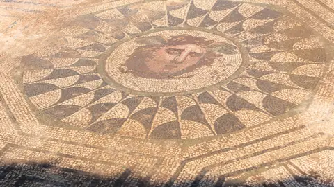 El Mosaico de Medusa de Huerta de Otero nominado por National Geographic como ‘Mejor Descubrimiento o Hallazgo Histórico Nacional’ El Mosaico de Medusa de Huerta de Otero nominado por National Geographic como ‘Mejor Descubrimiento o Hallazgo Histórico Nacional’