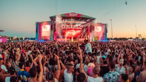 Los conciertos de Brilla Torrevieja y Reggaeton Beach Festival atraerán a unas 50.000 personas Los conciertos de Brilla Torrevieja y Reggaeton Beach Festival atraerán a unas 50.000 personas