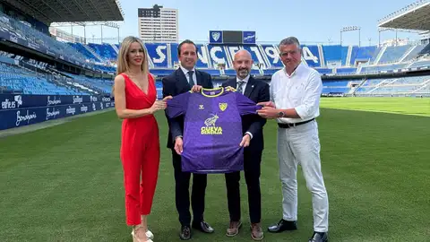 La Cueva de Nerja se convierte en nuevo patrocinador del Málaga Club de Fútbol La Cueva de Nerja se convierte en nuevo patrocinador del Málaga Club de Fútbol