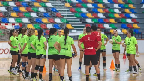 El Atticgo CBM Elche inicia la pretemporada tras su primer título europeo con siete fichajes El Atticgo CBM Elche inicia la pretemporada tras su primer título europeo con siete fichajes