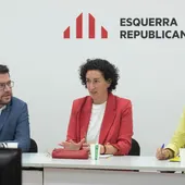 Imagen de la comisión permanente de ERC, presidida por la secretaria general del partido Marta Rovira, después de su retorno a Catalunya y acompañada por Pere Aragonés y Marta Vilalta Imagen de la comisión permanente de ERC, presidida por la secretaria general del partido Marta Rovira, después de su retorno a Catalunya y acompañada por Pere Aragonés y Marta Vilalta
