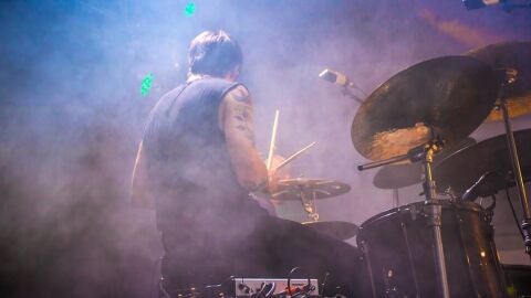 Imagen de un bater&iacute;a tocando el instrumento