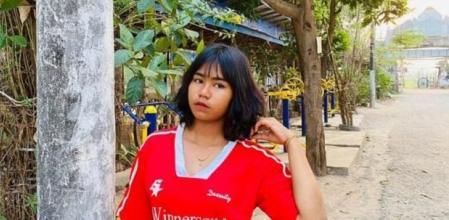 Muere la influencer Moe Sa Nay de 14 años al intentar tomarse un selfie en una cascada de Birmania Muere la influencer Moe Sa Nay de 14 años al intentar tomarse un selfie en una cascada de Birmania