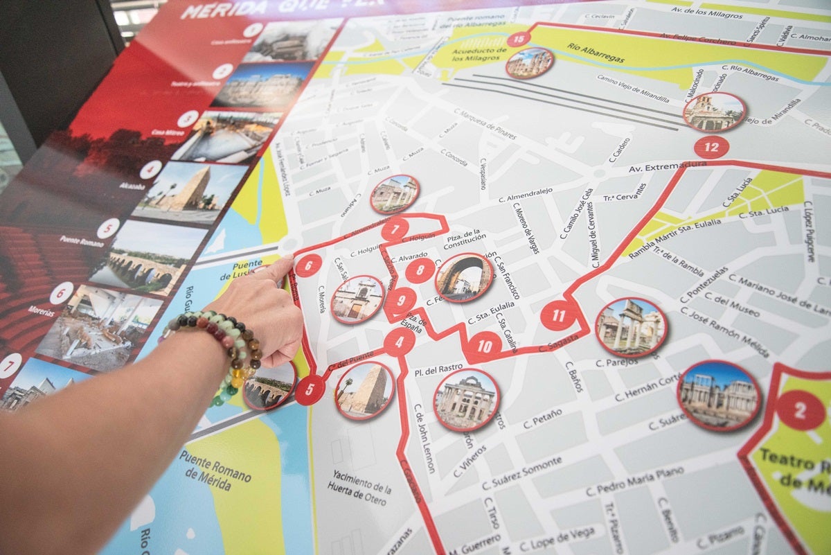 Mérida avanza en accesibilidad turística con un plano táctil para personas con discapacidad visual Mérida avanza en accesibilidad turística con un plano táctil para personas con discapacidad visual