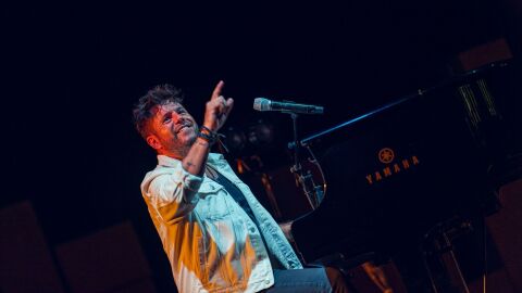 El cantante fuengirole&ntilde;o, Pablo L&oacute;pez, durante su actuaci&oacute;n.