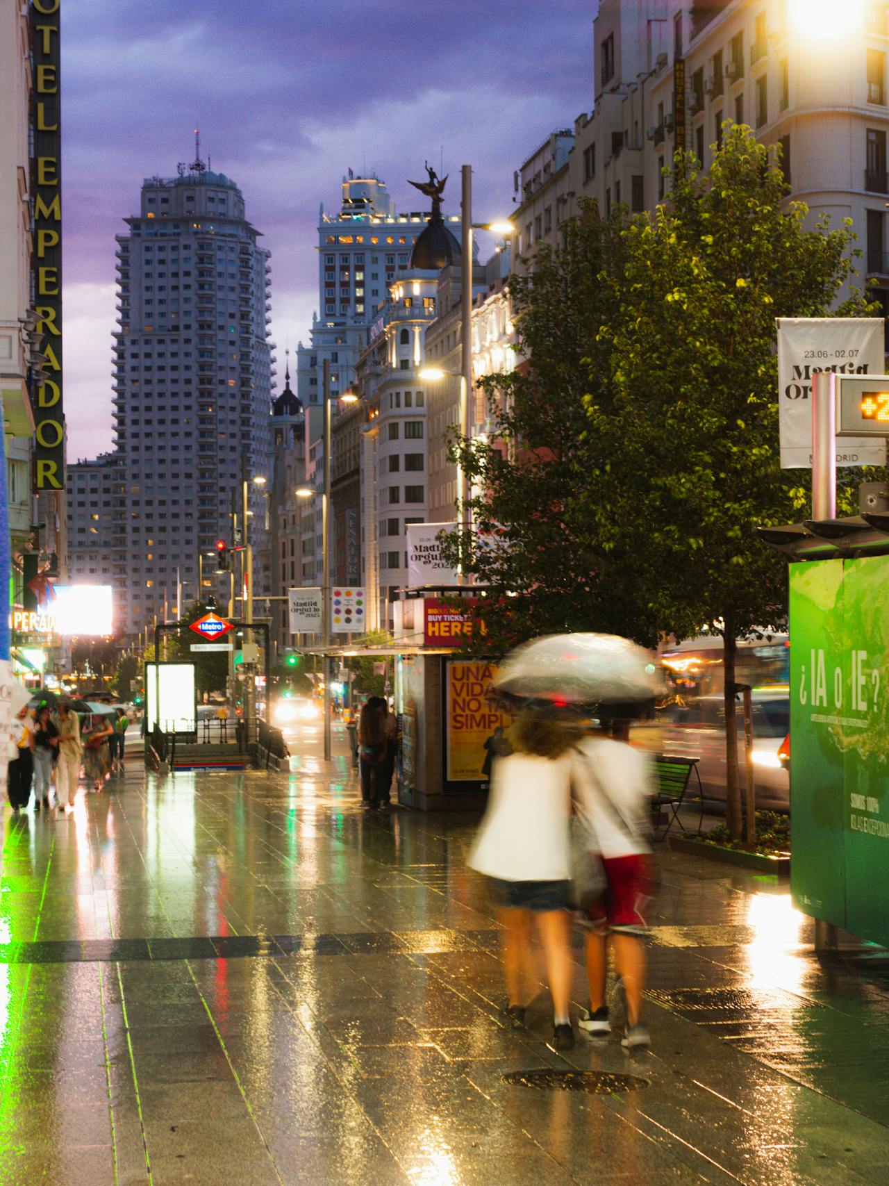 Una fuerte tromba de agua sorprende Madrid y provoca inundaciones y cortes en Metro y Cercanías Una fuerte tromba de agua sorprende Madrid y provoca inundaciones y cortes en Metro y Cercanías