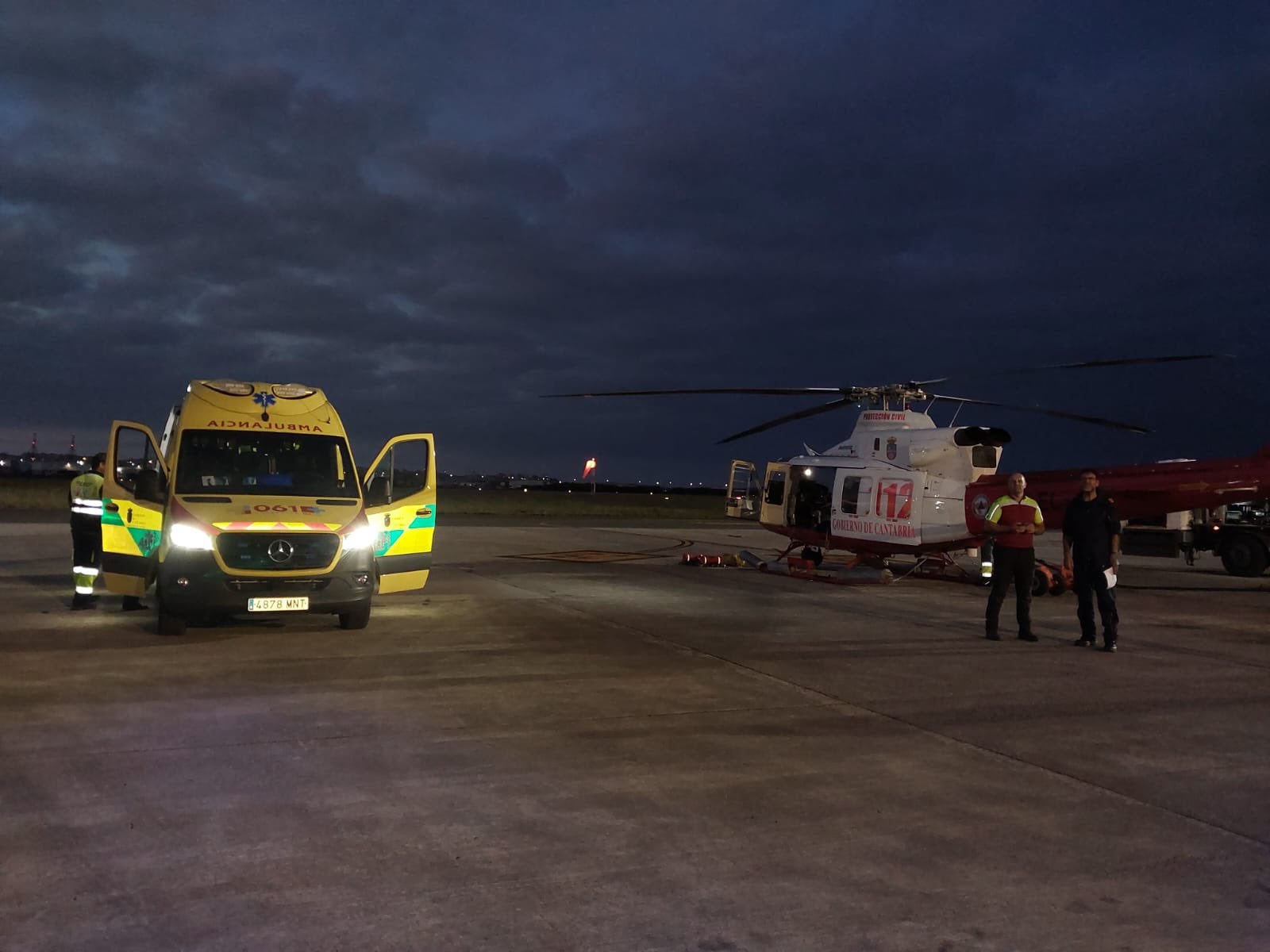 El helicóptero del Gobierno efectúa cuatro rescates, uno por un traumatismo craneoencefálico en Campoo de Suso El helicóptero del Gobierno efectúa cuatro rescates, uno por un traumatismo craneoencefálico en Campoo de Suso