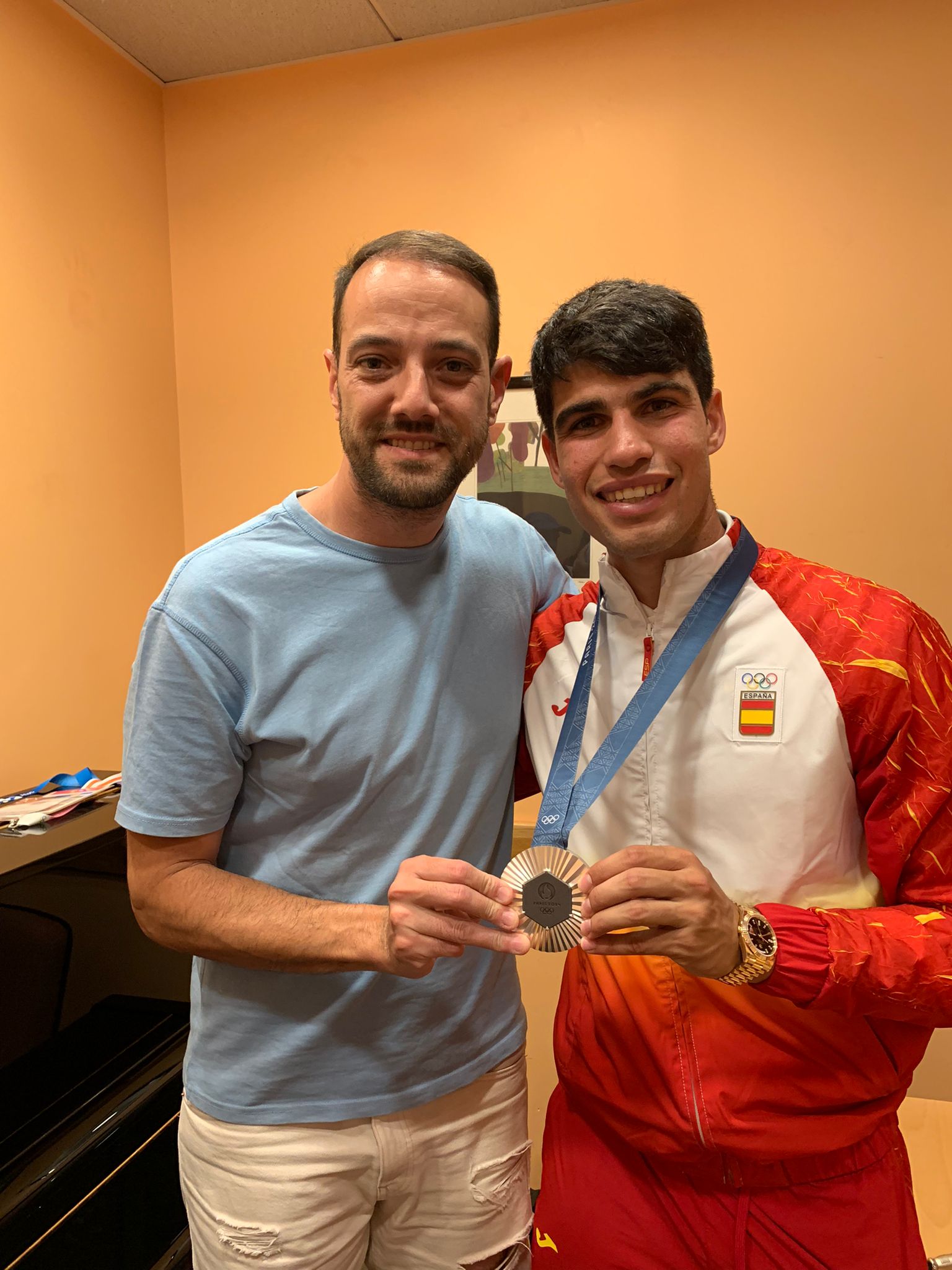 Carlos Alcaraz: "Estoy muy contento de llevar la plata colgada, es una sensación única" Carlos Alcaraz: "Estoy muy contento de llevar la plata colgada, es una sensación única"