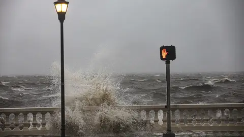 El huracán 'Debby' se convierte en tormenta de categoría 1 antes de tocar tierra en EEUU. El huracán 'Debby' se convierte en tormenta de categoría 1 antes de tocar tierra en EEUU.