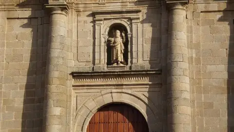 Iniciado el procedimiento para declarar Bien de Interés Cultural la Iglesia de San Andrés en Zarza la Mayor Iniciado el procedimiento para declarar Bien de Interés Cultural la Iglesia de San Andrés en Zarza la Mayor