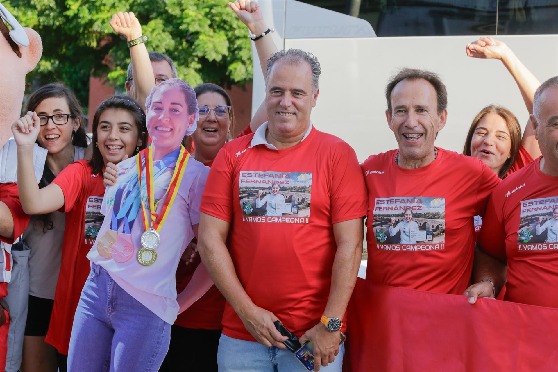 Un autobús parte de Mérida con destino a París para animar a la piragüista Estefanía Fernández Un autobús parte de Mérida con destino a París para animar a la piragüista Estefanía Fernández