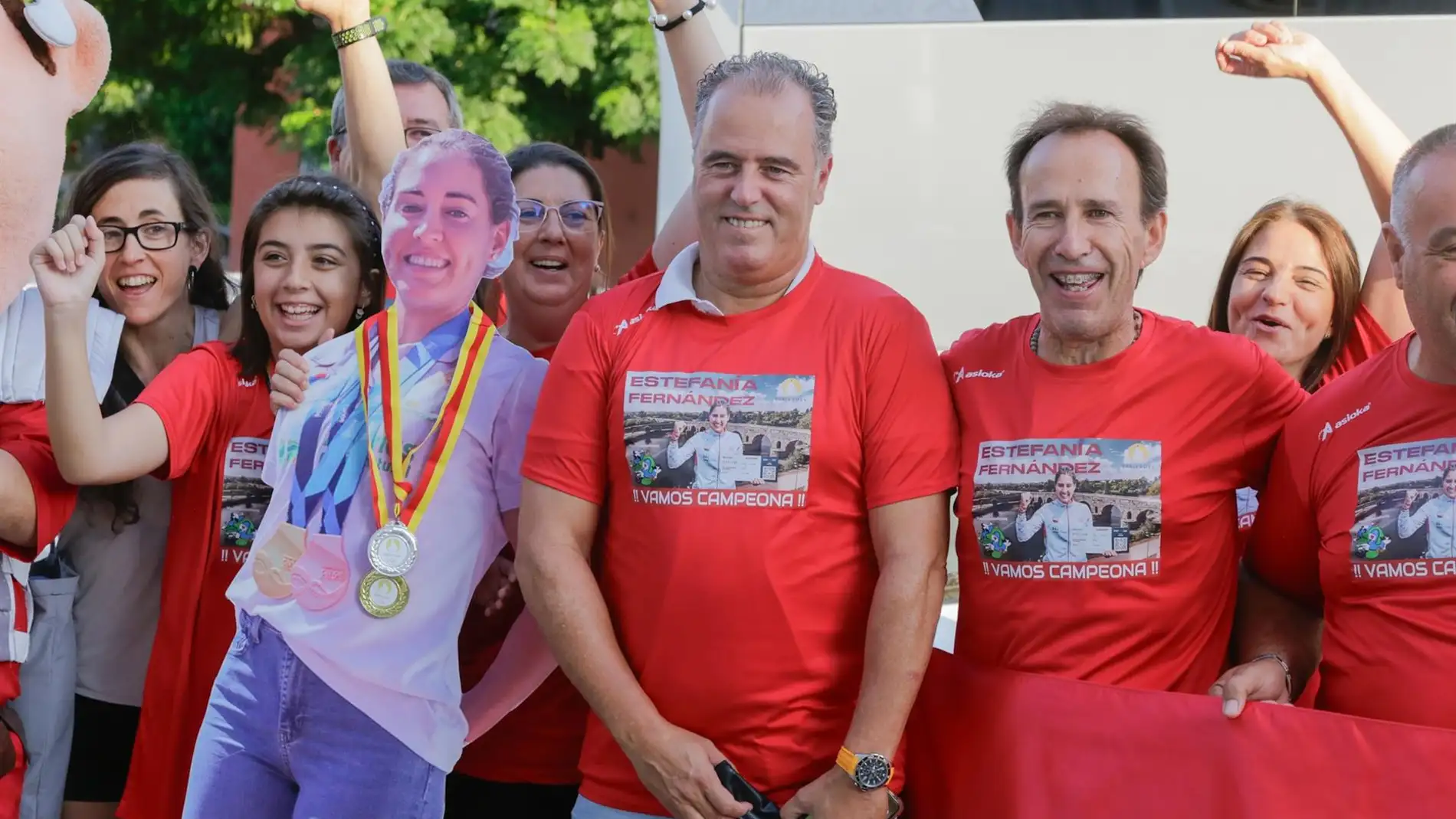 Un autobús parte de Mérida con destino a París para animar a la piragüista Estefanía Fernández Un autobús parte de Mérida con destino a París para animar a la piragüista Estefanía Fernández