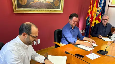 La Federación de Peñas del Elche CF une fuerzas con el Ayuntamiento para hacer una ciudad de primera La Federación de Peñas del Elche CF une fuerzas con el Ayuntamiento para hacer una ciudad de primera
