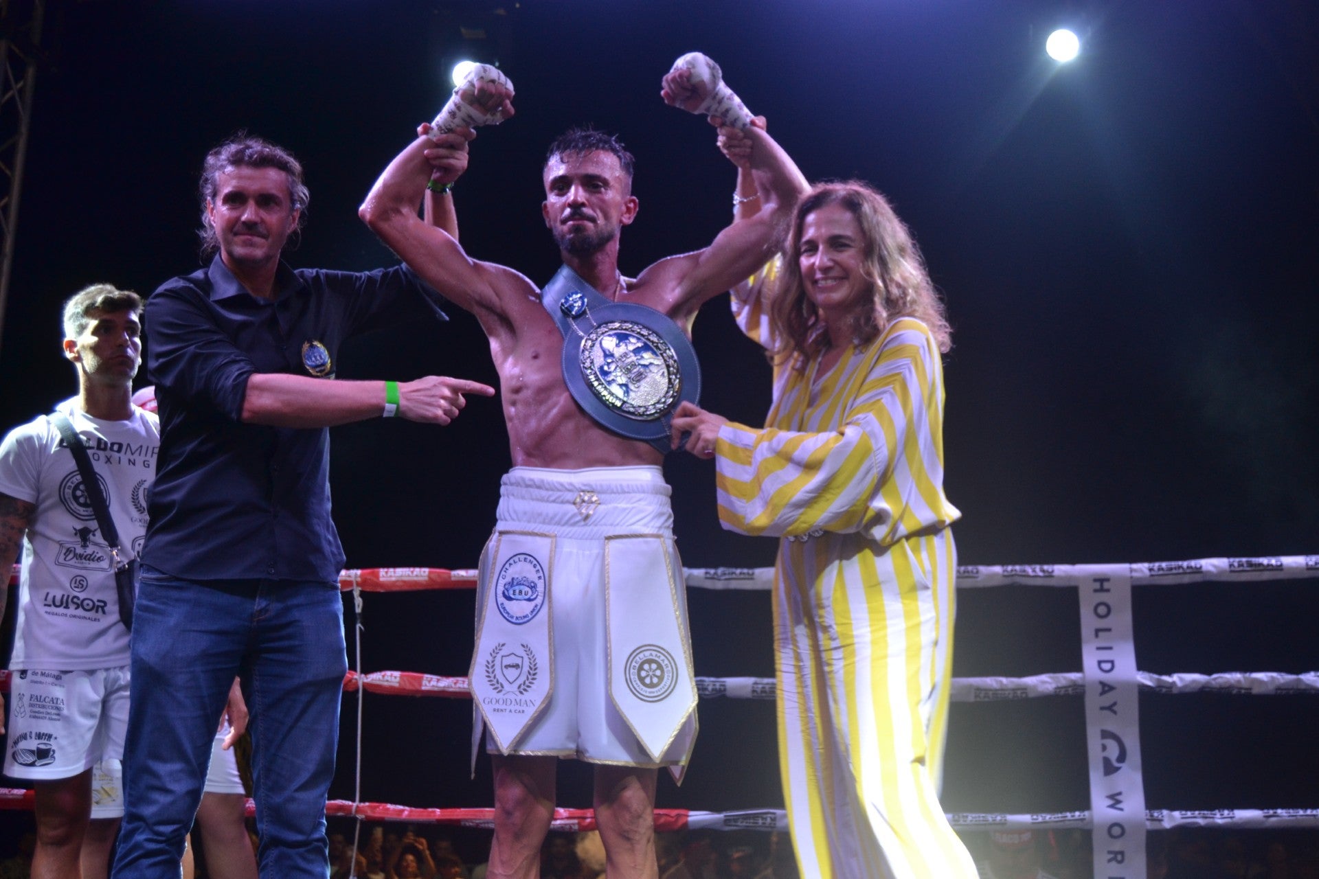 Holiday World Resort reunió a más de 1.000 espectadores en la velada de boxeo más importante del año en Andalucía Holiday World Resort reunió a más de 1.000 espectadores en la velada de boxeo más importante del año en Andalucía