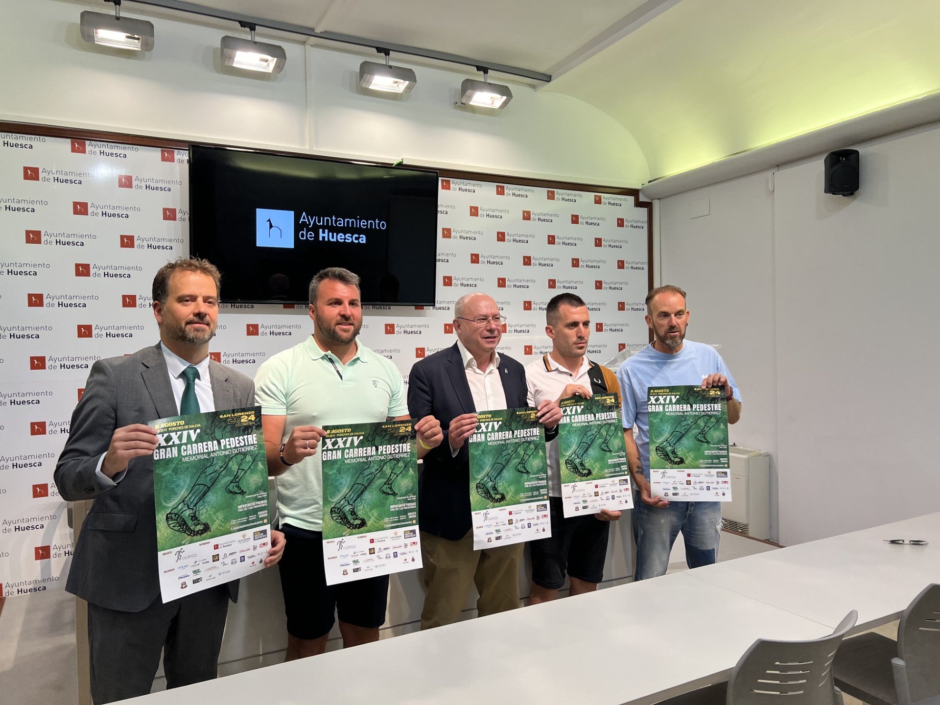 26 corredores en la Carrera Pedestre Memorial Antonio Gutiérrez en Huesca 26 corredores en la Carrera Pedestre Memorial Antonio Gutiérrez en Huesca