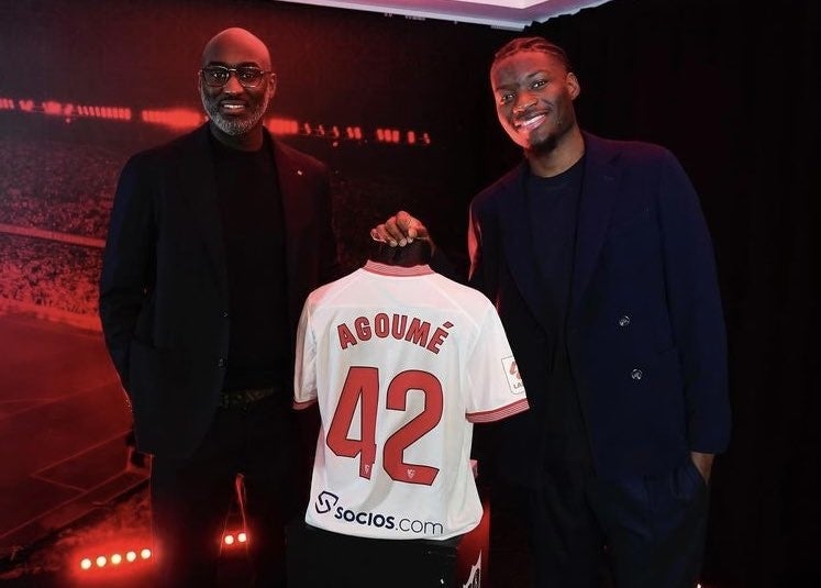 Agoumé aterriza en Sevilla y se convierte en el sexto fichaje del club nervionense Agoumé aterriza en Sevilla y se convierte en el sexto fichaje del club nervionense