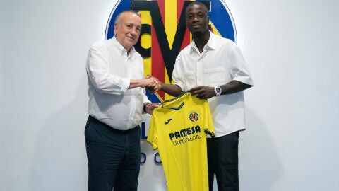 Pépé junto a Fernando Roig