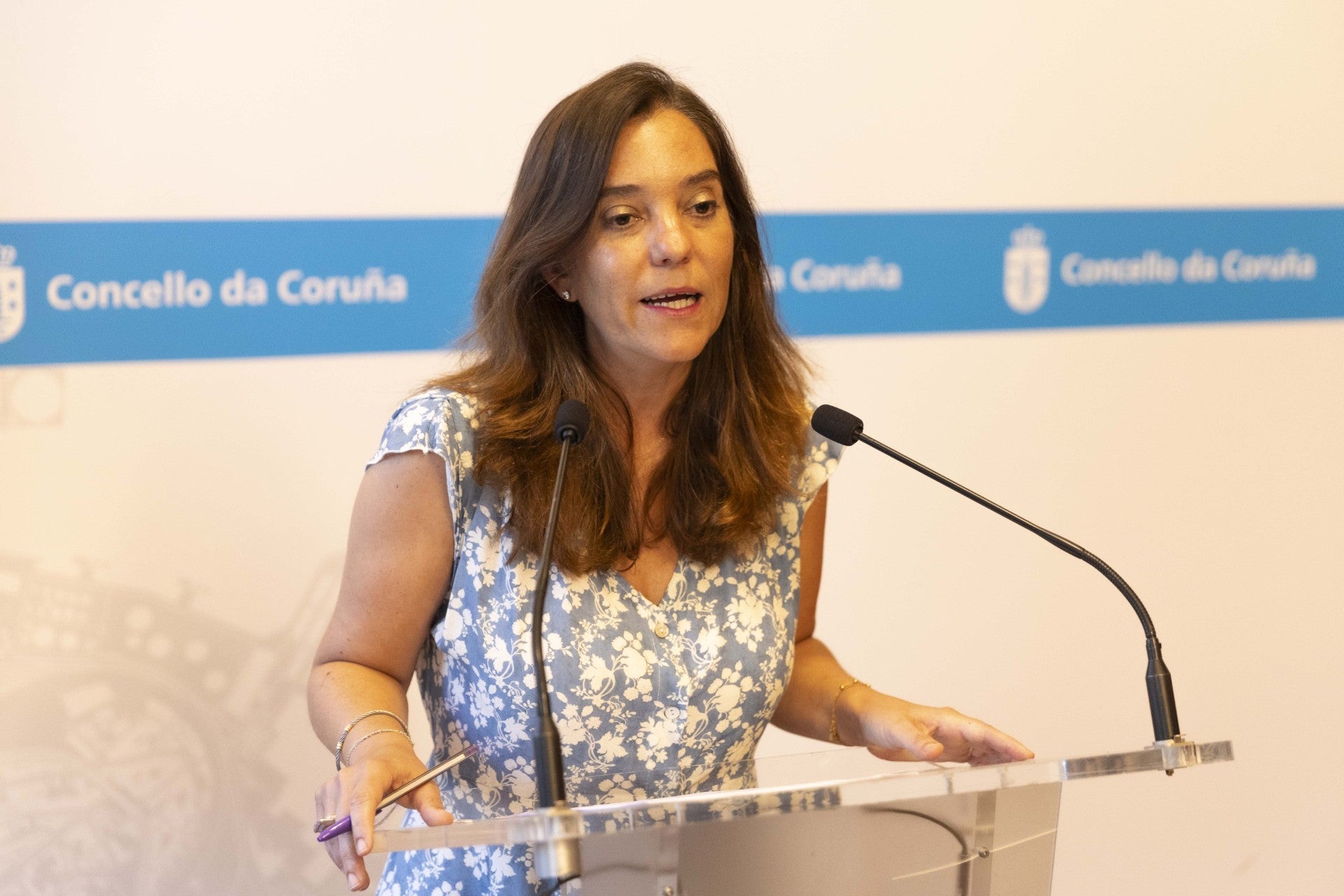 Inés Rey: "Es una táctica burda la recogida total de basura en el centro y dejar sin hacerlo en el resto de los barrios" Inés Rey: "Es una táctica burda la recogida total de basura en el centro y dejar sin hacerlo en el resto de los barrios"