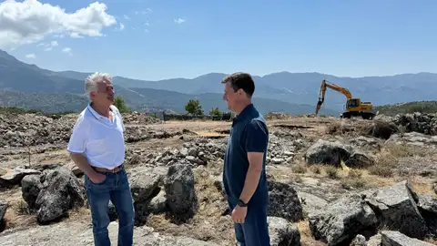 El Mirador del Corral de los lobos en La Garganta ofrecerá unas vistas de hasta 30 kilómetros de distancia El Mirador del Corral de los lobos en La Garganta ofrecerá unas vistas de hasta 30 kilómetros de distancia