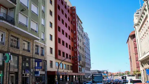 Muere un matrimonio al precipitarse al vacío desde la planta sexta de un hotel en León Muere un matrimonio al precipitarse al vacío desde la planta sexta de un hotel en León