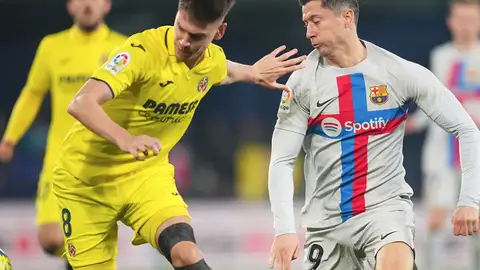 Foyth en acción ante el Barcelona Foyth en acción ante el Barcelona