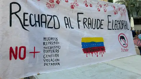Concentración en Elche en agosto de 2024 contra el "fraude electoral" en Venezuela. Concentración en Elche en agosto de 2024 contra el "fraude electoral" en Venezuela.