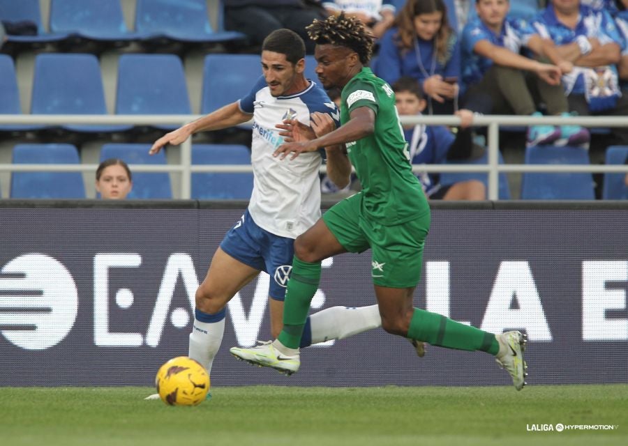 El Elche tendrá que afrontar los primeros meses de competición sin Clerc y John, dos piezas clave El Elche tendrá que afrontar los primeros meses de competición sin Clerc y John, dos piezas clave
