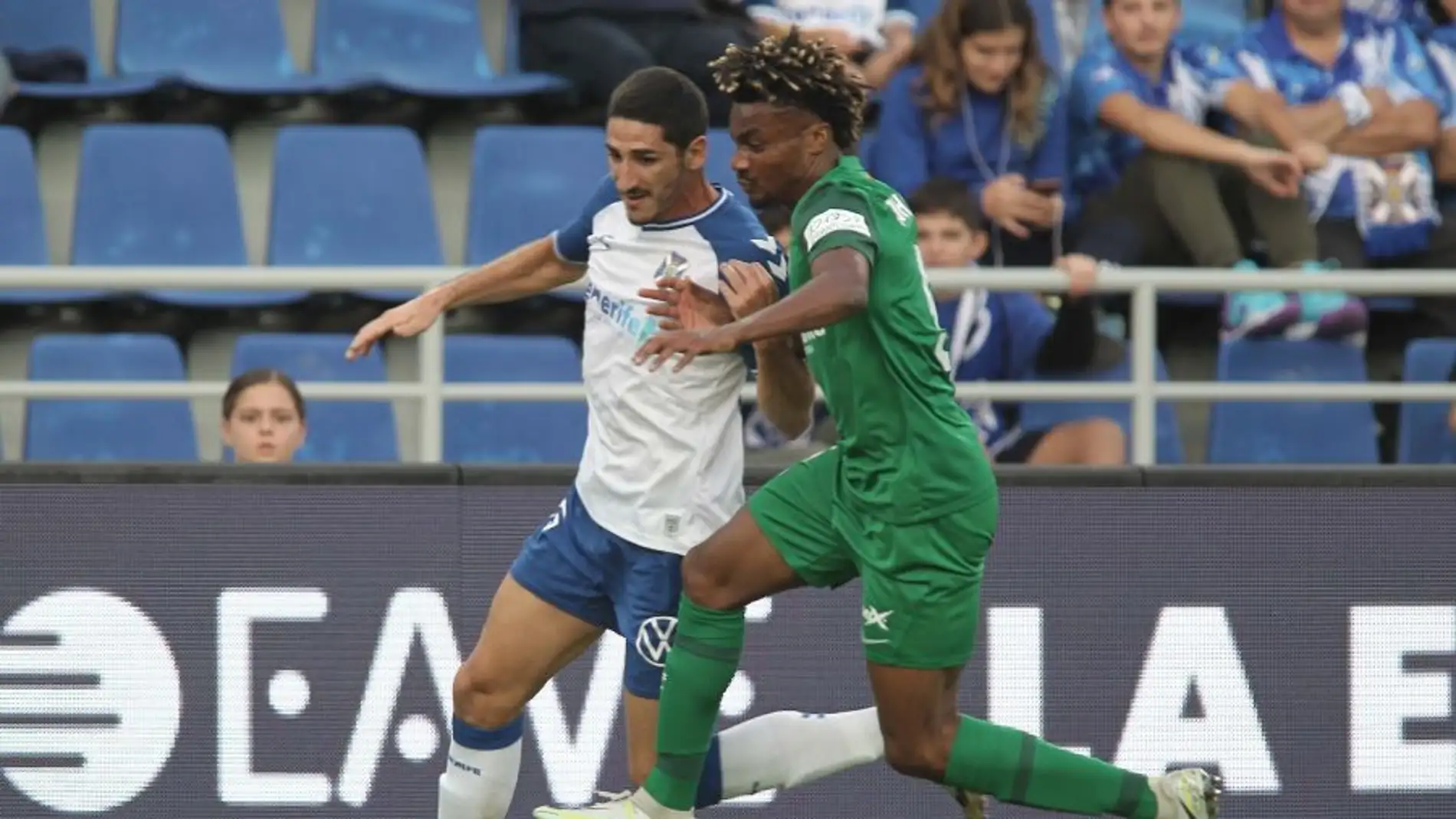 El Elche tendrá que afrontar los primeros meses de competición sin Clerc y John, dos piezas clave El Elche tendrá que afrontar los primeros meses de competición sin Clerc y John, dos piezas clave