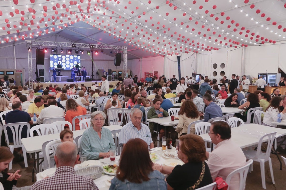 La Caseta Municipal tendrá actuaciones todos los días de Feria, tanto a mediodía como por la noche La Caseta Municipal tendrá actuaciones todos los días de Feria, tanto a mediodía como por la noche