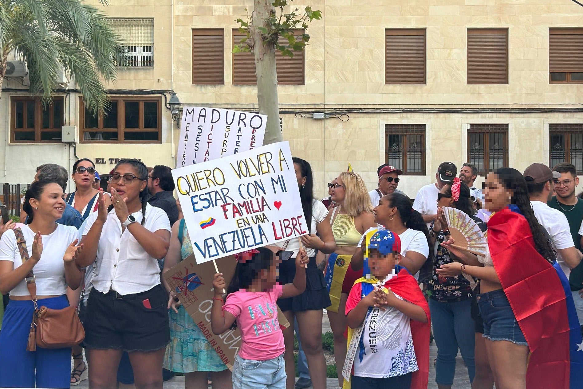 La comunidad venezolana residente en Elche se moviliza contra “el fraude electoral” en su país La comunidad venezolana residente en Elche se moviliza contra “el fraude electoral” en su país