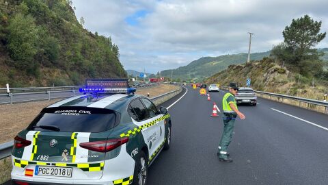 Retenci&oacute;ns de ata 15 minutos nas entradas a ourense