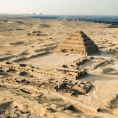 Pirámide escalonada de Zoser en la necrópolis de Saqqara (Egipto)