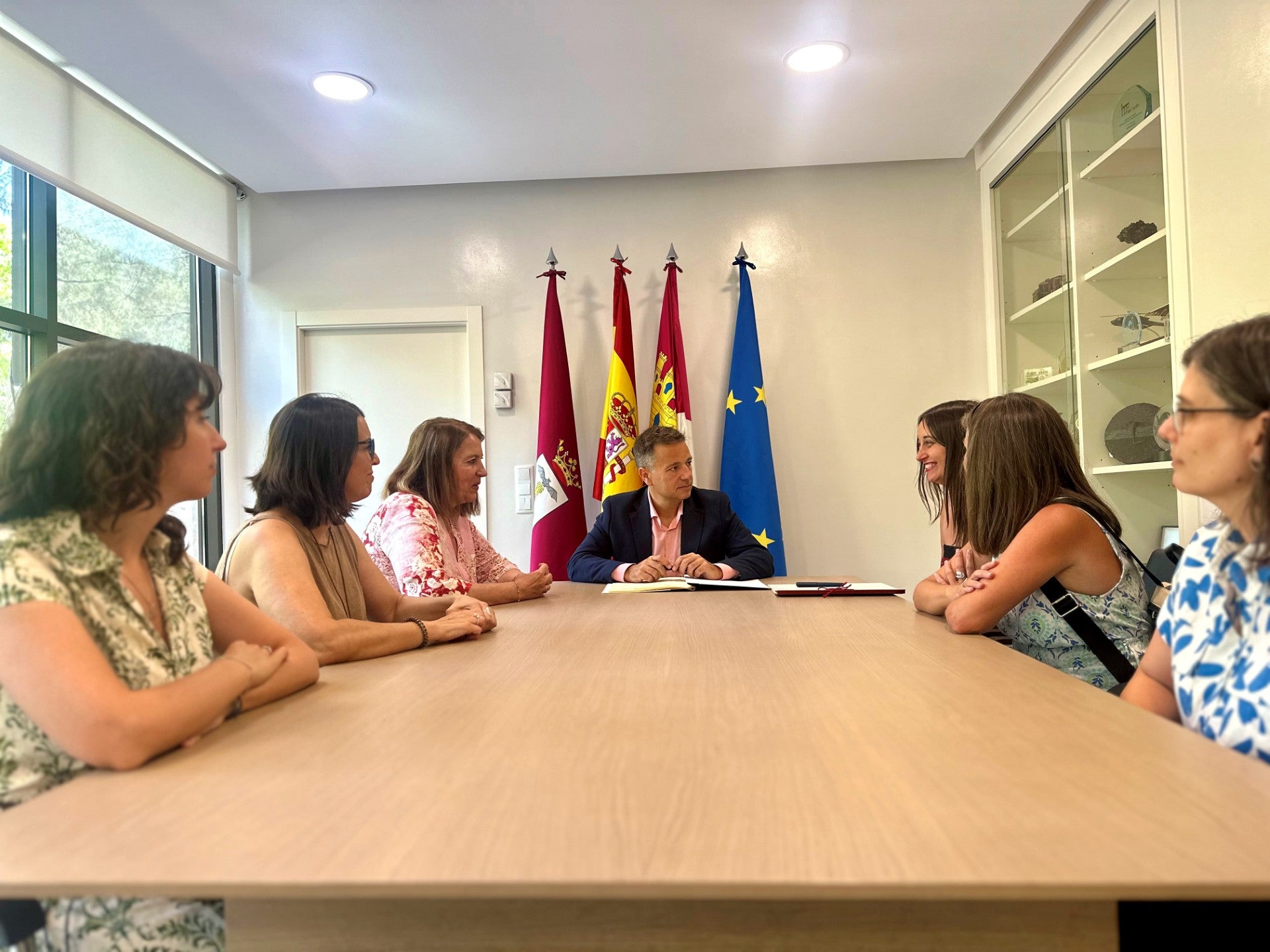 El Ayuntamiento aportará 100.000 euros para desarrollar un proyecto social en los barrios Estrella y Milagrosa El Ayuntamiento aportará 100.000 euros para desarrollar un proyecto social en los barrios Estrella y Milagrosa