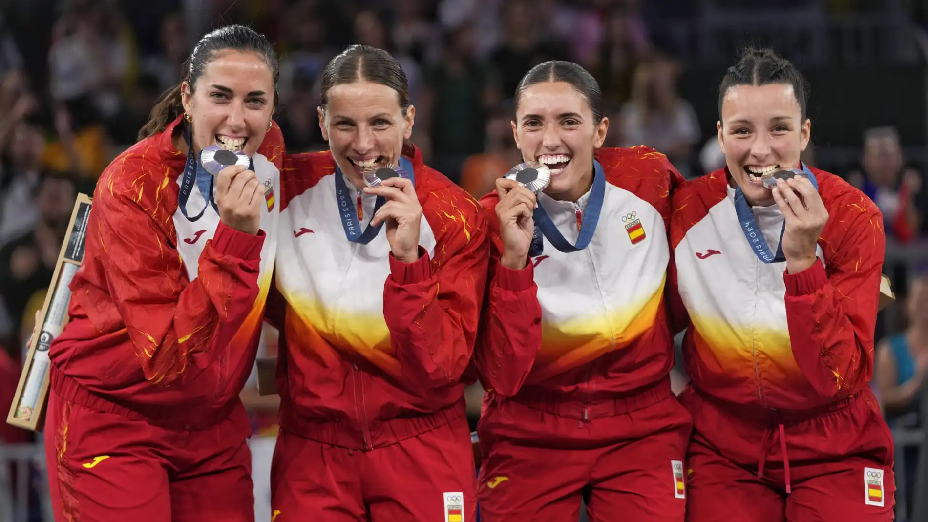 Vega Gimeno, Sandra Ygueravide, Juana Camilión y Gracia Alonso de Armiño, con la medalla ganada en París (Francia) Vega Gimeno, Sandra Ygueravide, Juana Camilión y Gracia Alonso de Armiño, con la medalla ganada en París (Francia)