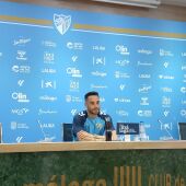 Víctor García en la sala de prensa del Málaga CF