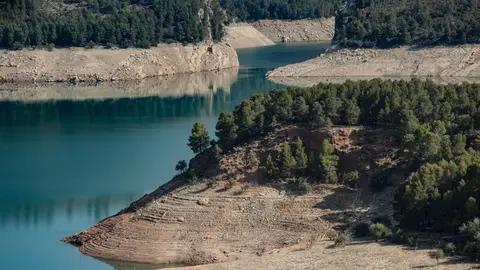 En la imagen, el Embalse de Benagéber, que se encuentra al 40 % de su capacidad máxima. En la imagen, el Embalse de Benagéber, que se encuentra al 40 % de su capacidad máxima.