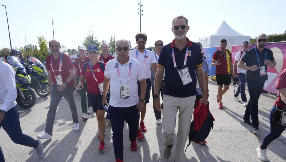 El Rey Felipe VI acompaña a Alejandro Blanco para apoyar al piragüismo español El Rey Felipe VI acompaña a Alejandro Blanco para apoyar al piragüismo español