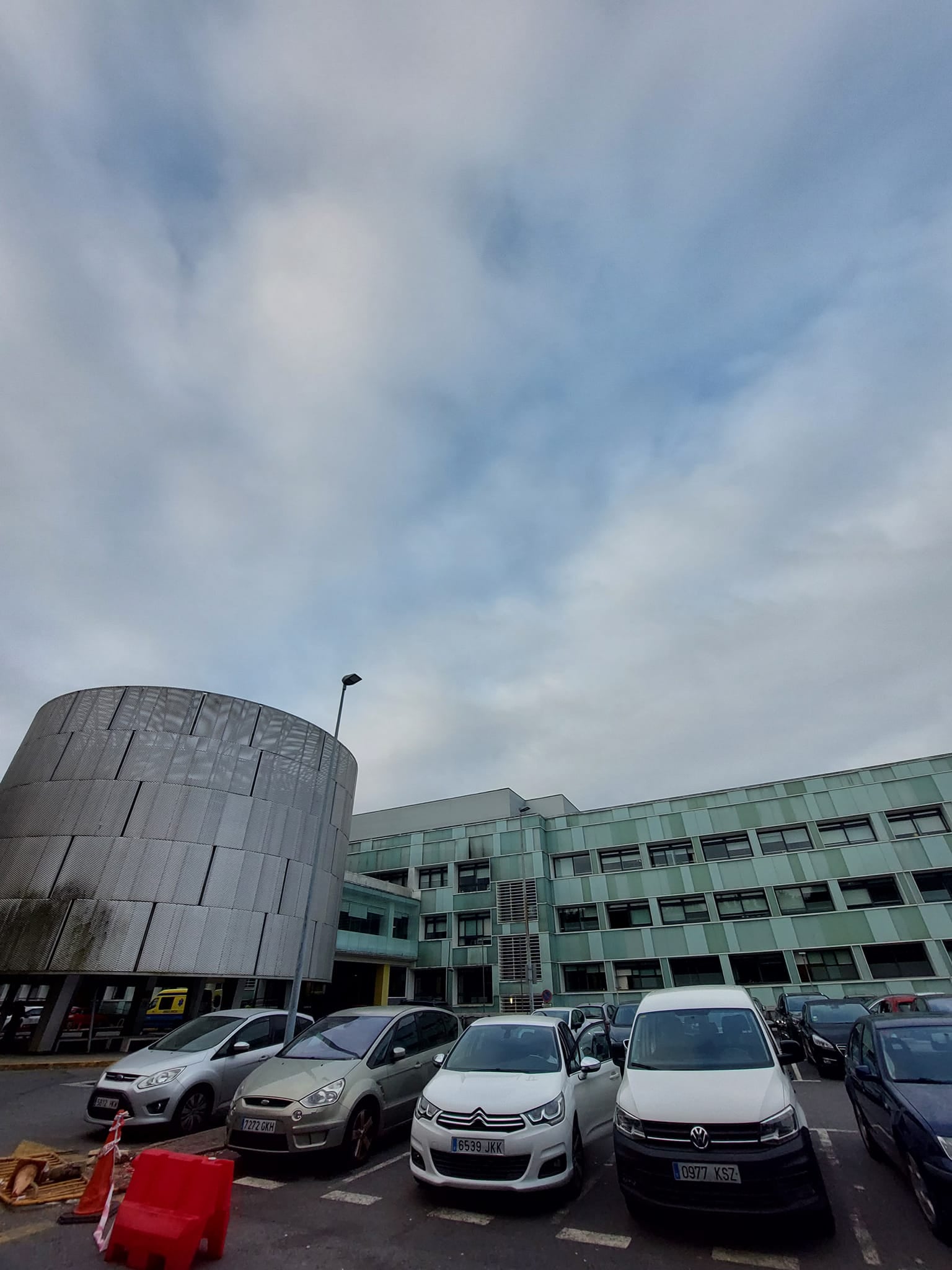 El gobierno compostelano muestra su rechazo al cierre de la UCI del Hospital de Conxo y pide más medios El gobierno compostelano muestra su rechazo al cierre de la UCI del Hospital de Conxo y pide más medios