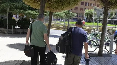 Imagen de archivo. Agentes de la UCO abandonan la Diputación de Badajoz tras un registro en el marco del proceso que se sigue contra David Azagra, en Badajoz. Imagen de archivo. Agentes de la UCO abandonan la Diputación de Badajoz tras un registro en el marco del proceso que se sigue contra David Azagra, en Badajoz.