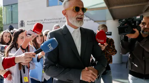 El exgerente de Imelsa y autodenominado 'yonqui del dinero', Marcos Benavent, a su llegada a la Ciudad de la Justicia. El exgerente de Imelsa y autodenominado 'yonqui del dinero', Marcos Benavent, a su llegada a la Ciudad de la Justicia.