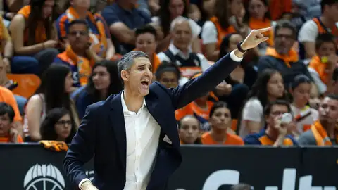 Valencia Basket consolida su cuerpo técnico tras el triplete y Burgos suma su octavo curso Valencia Basket consolida su cuerpo técnico tras el triplete y Burgos suma su octavo curso
