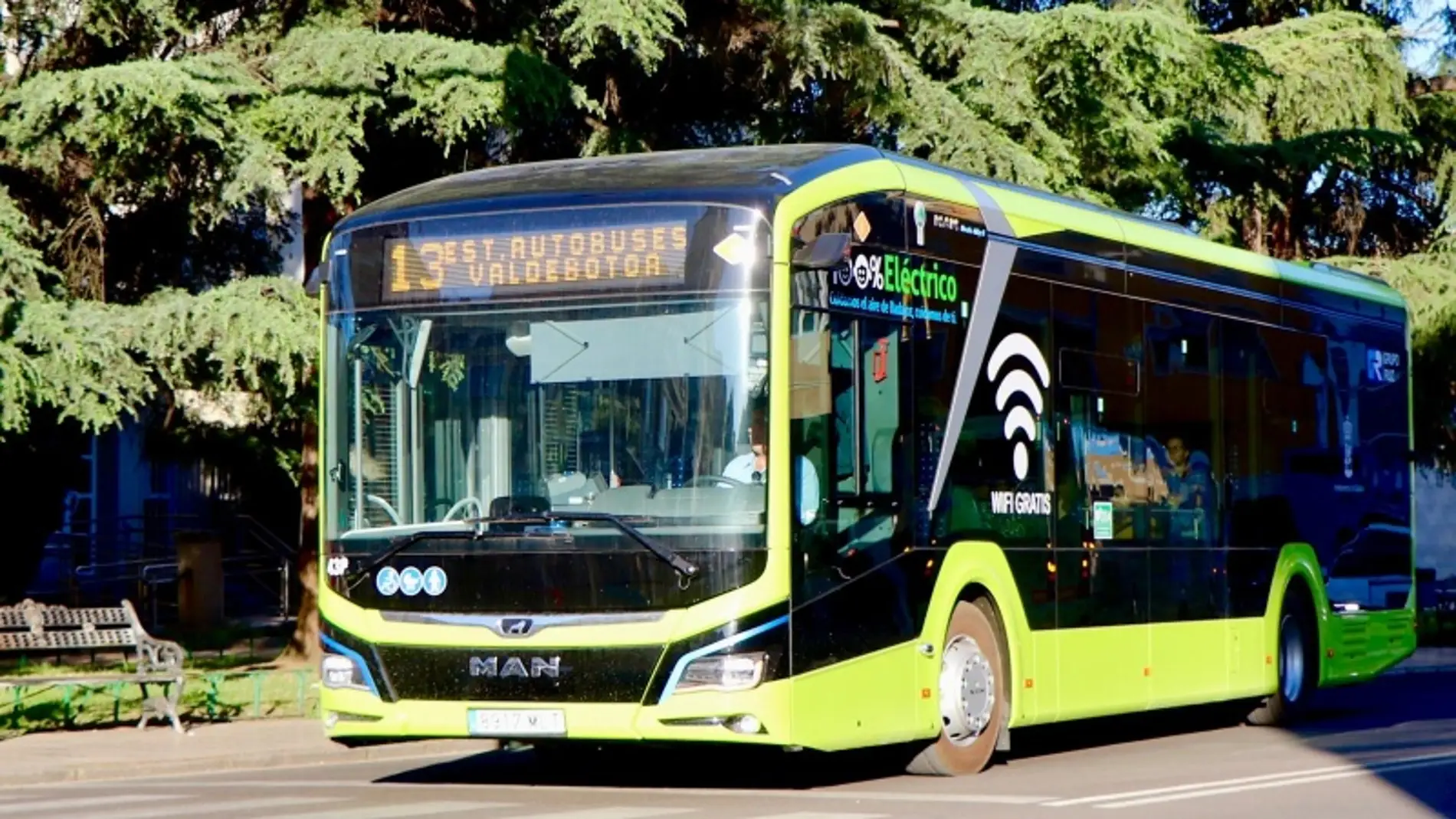 Herido grave un ciclista de 57 años en un accidente con un bus urbano en Badajoz Herido grave un ciclista de 57 años en un accidente con un bus urbano en Badajoz