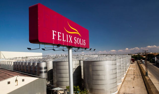 Muere un trabajador tras inhalar anhídrido carbónico en la bodega Félix Solís de Valdepeñas Muere un trabajador tras inhalar anhídrido carbónico en la bodega Félix Solís de Valdepeñas