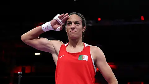 Imane Khelif del equipo de Argelia celebra la victoria contra Anna Luca Hamori del equipo de Hungría después del partido de la ronda de cuartos de final femenino de 66 kg en el octavo día de los Juegos Olímpicos París 2024. Imane Khelif del equipo de Argelia celebra la victoria contra Anna Luca Hamori del equipo de Hungría después del partido de la ronda de cuartos de final femenino de 66 kg en el octavo día de los Juegos Olímpicos París 2024.